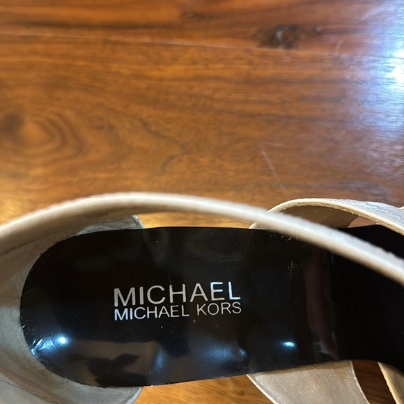 Michael Kors Size 10 M white  front zipper 4 “ Heel - Picture 8 of 8